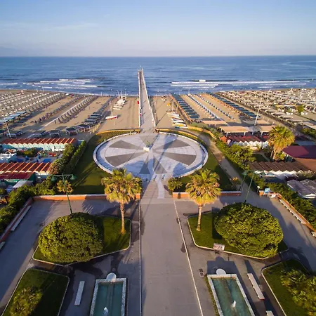 Апартаменти Casa Vittoria 800m From Sea - Happy Форте-дей-Мармі