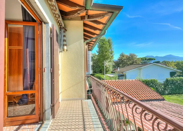 Апартаменти Casa Vittoria 800m From Sea - Happy